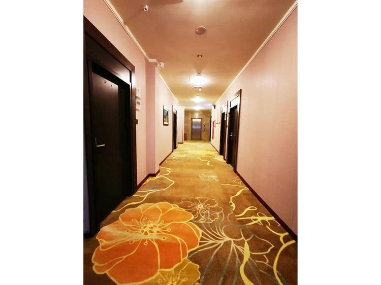 花卉型造型走廊 花卉繽紛的走廊,讓您感受像精靈走在花朵上的愉悅!