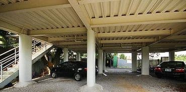 馨舍民宿停車場