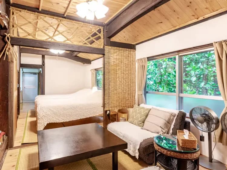 ・【裏座】古民家ならではの梁を使った魅せる内装