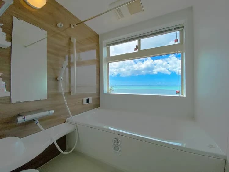 海が見えるバスルーム