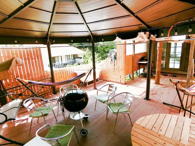 ガゼボから部屋越しの英虞湾