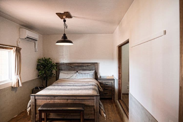 洋室（クイーンベッド）