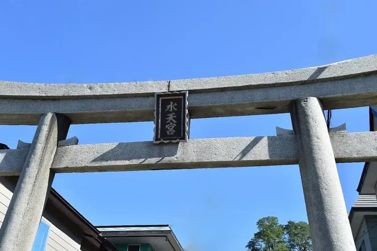 水天宮の鳥居まで30秒