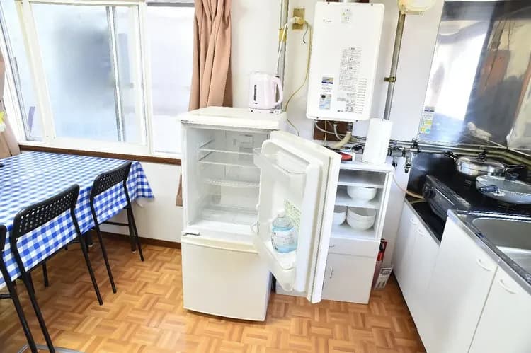 冷蔵庫・食器棚