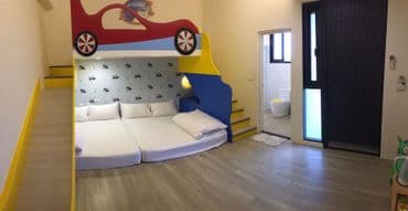 夜泊、梅花鹿民宿｜寬敞親子溜滑梯-3