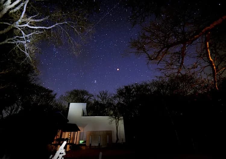 原村は天文ファンに人気の星空観測場所｡ご希望の方には｢星のソムリエ®｣の資格を持つホストがその日に見える星のご案内等をいたしますので､お声がけください｡