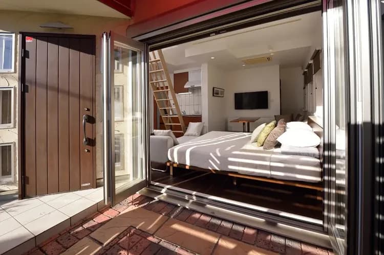 ワイドオープンのサッシ（自動シャッター付）