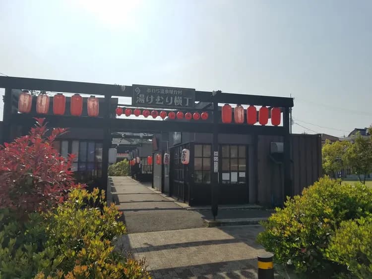 屋台村、足湯の隣です。