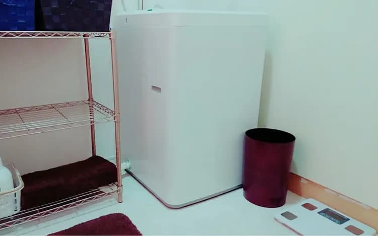 洗濯機/物干しスペースもあります。洗濯機は無料でご使用いただけます。