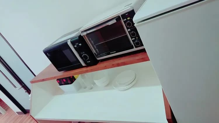 ミニキッチン　食器も完備しています。