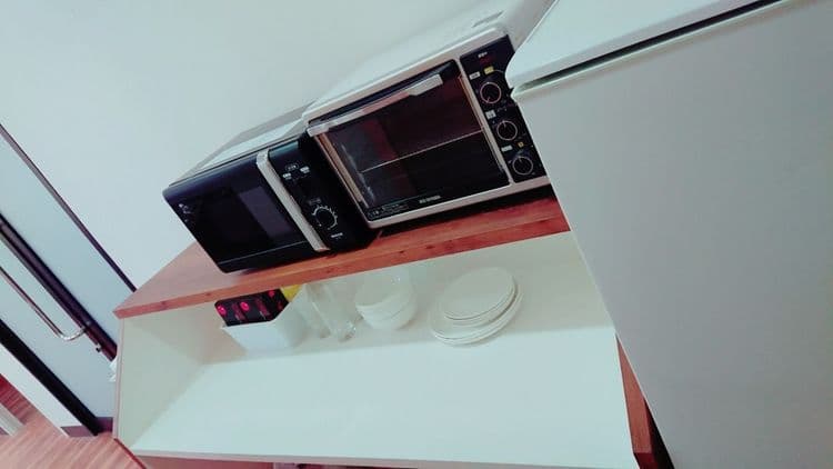 ミニキッチン　食器も完備しています。