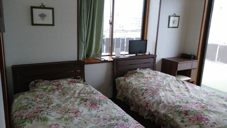 二人部屋（シングルベッド2台）