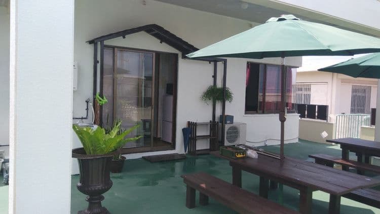 テラスから客室入り口