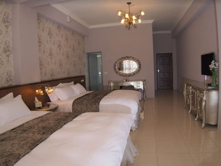 Hualien falls in love with Paris-12