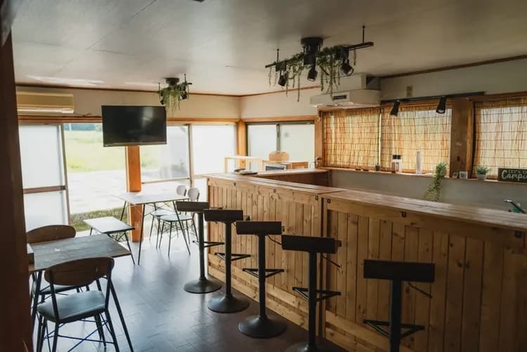 カウンターのあるダイニング