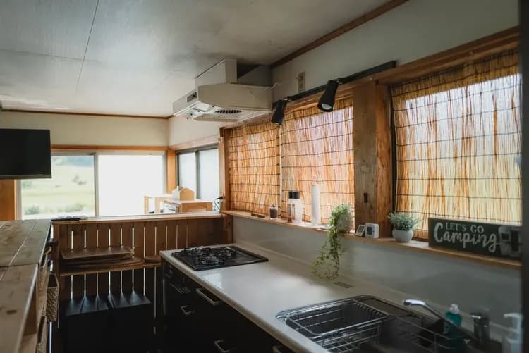 ダイニングにあるシステムキッチン