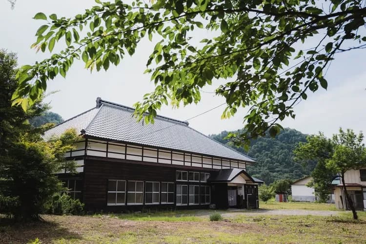 SHARE BASE 昭和村外観②