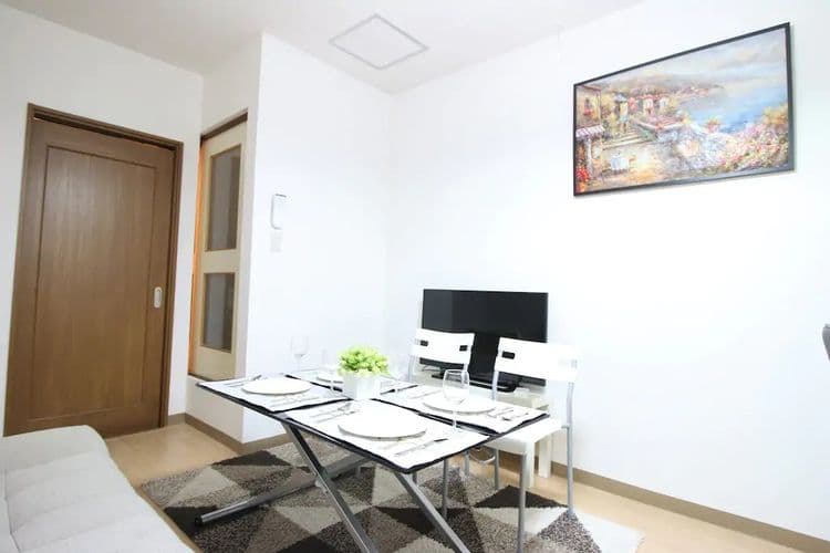 뉴 하우스, 신사이바시까지 1분-7