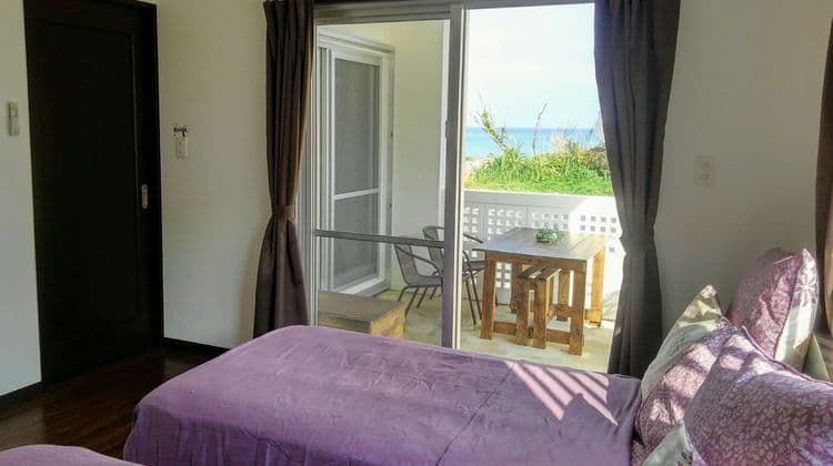 シングルベット２台の寝室