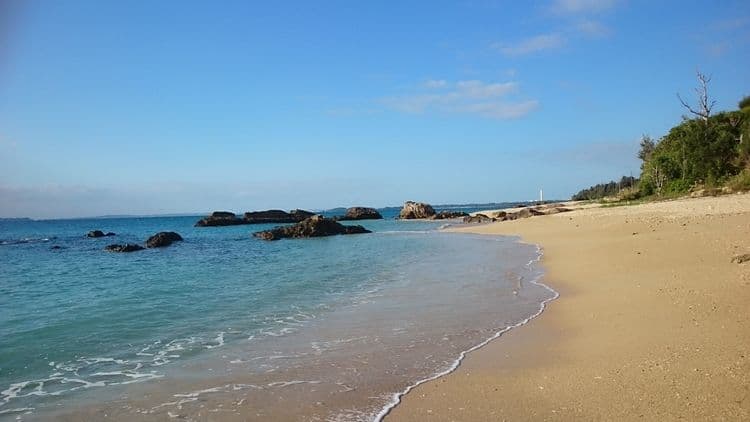 徒歩2分の天然ビーチ