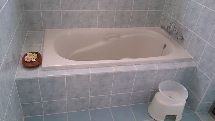 １４００のゆったりとしたバスタブ