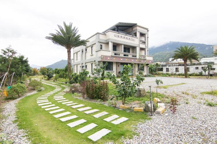 花蓮藍天普悠瑪民宿 | 景觀綠地x生態水池 | 親子友善｜原住民風味早餐-2