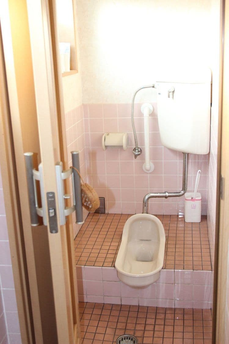 ダイニングキッチンのトイレ