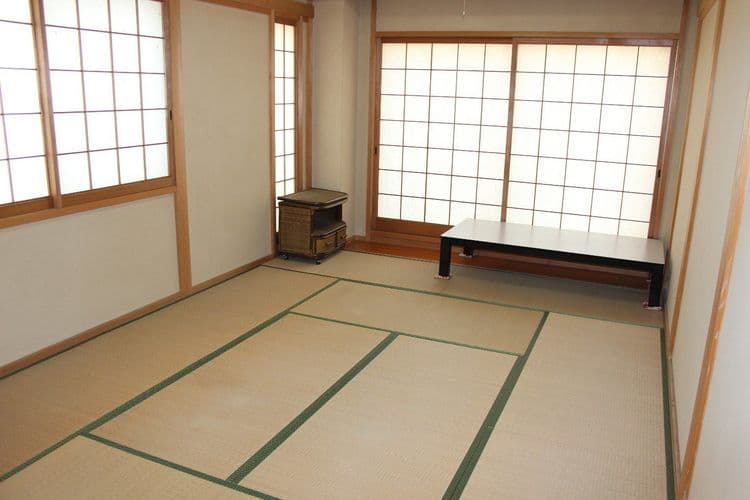 和室（寝室）10帖・建具は別注品なので丁寧にご利用ください
