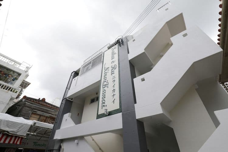 建物外観　右側入口