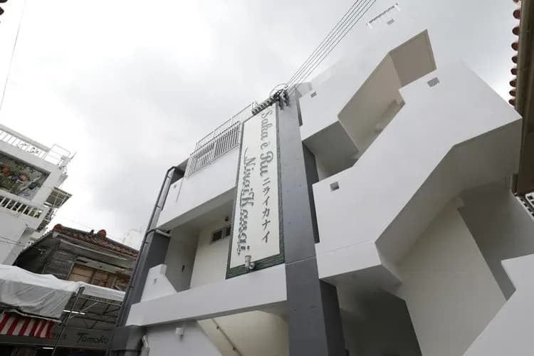 建物外観　右側入口