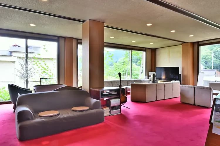 結った言お寛ぎいただけるロビー