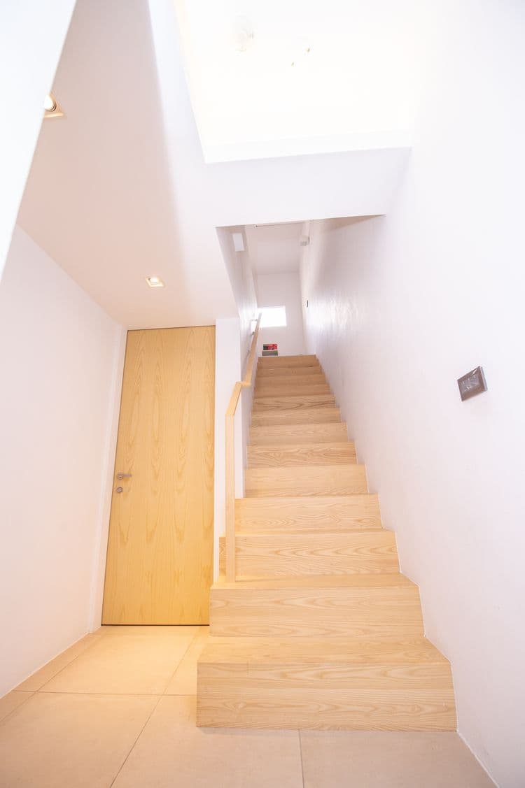 Host lives in 2F, if you have any question, don't hesitate to contact with me.