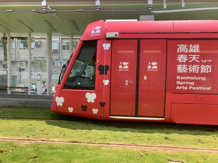 Room with balcony+private bathroom in Kaohsiung(near weiwuying/tarakopark/pier2/night market)-13