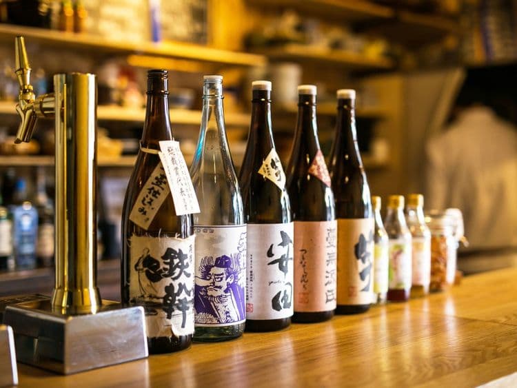 ・1階のCafebarには山梨県産ワインや地酒等、各種取りそろえおります