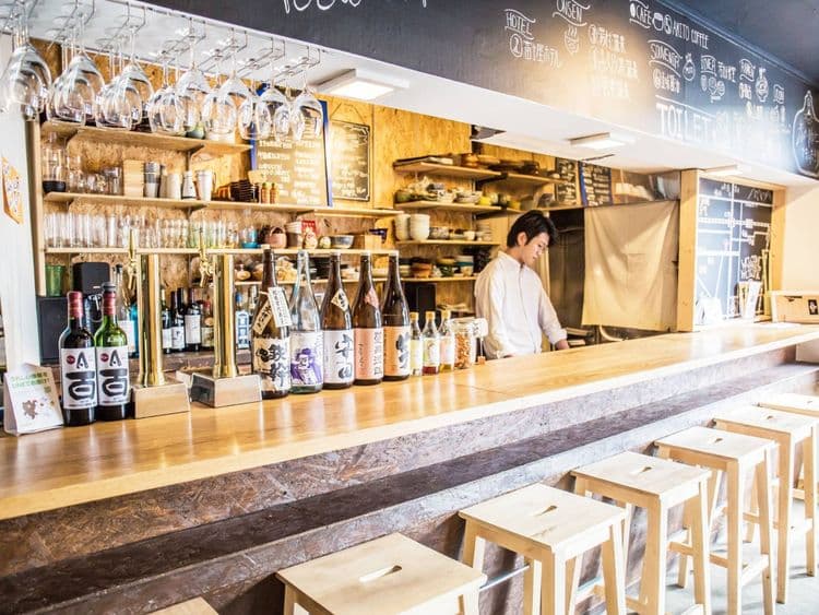 ・1階にはCafebarを併設