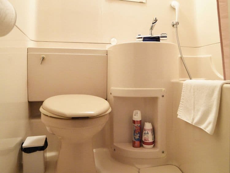 ・【男女混合ドミトリー一例】室内にユニットバス・トイレ完備