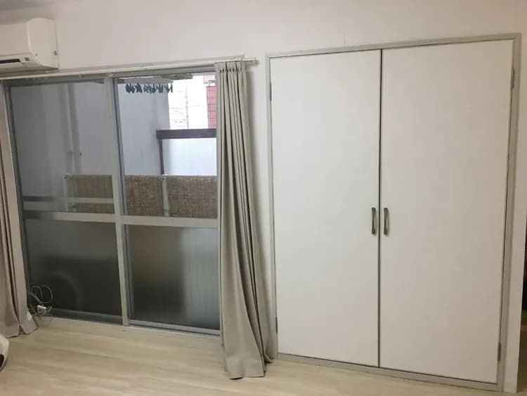 ベランダに洗濯機あります