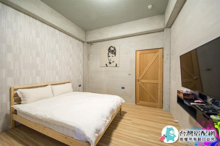 Time Traveling Hostel near Forest Park, 4D Night Market-13