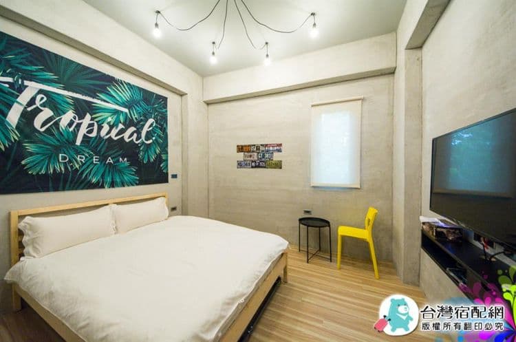 Time Traveling Hostel near Forest Park, 4D Night Market-9