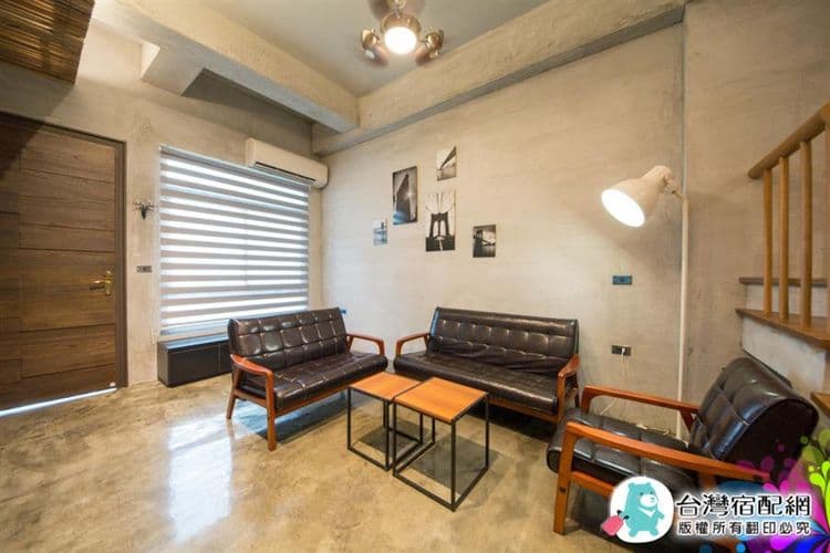 Time Traveling Hostel near Forest Park, 4D Night Market-2