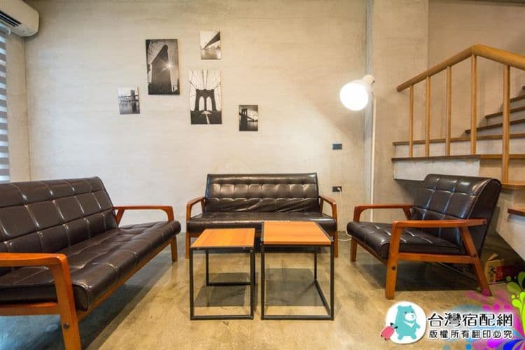 Time Traveling Hostel near Forest Park, 4D Night Market-3