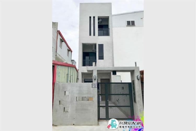 Time Traveling Hostel near Forest Park, 4D Night Market-7