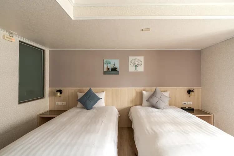 雙床房（每間裝潢風格不同）