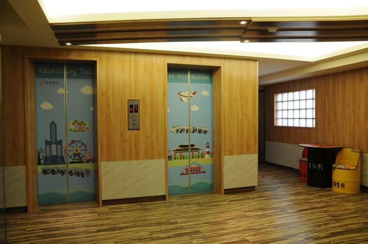 電梯貼圖與交誼空間