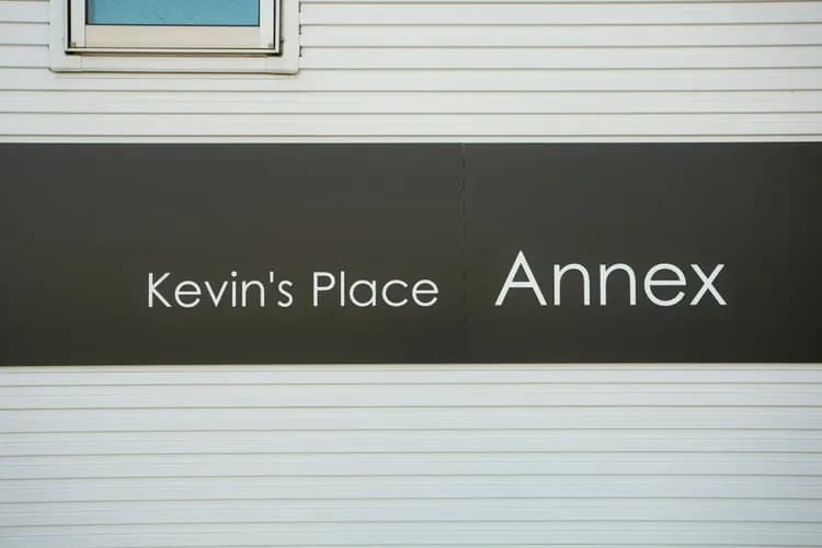 大きな看板が目印です。