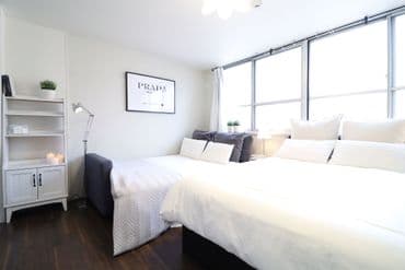 【第一間房間】一張雙人床和沙發床