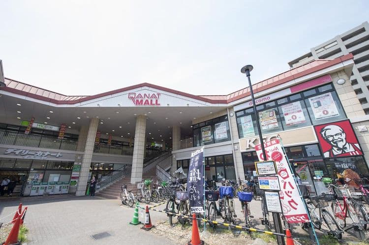 最近的超市僅距離210公尺。營業時間：早上9:30到午夜