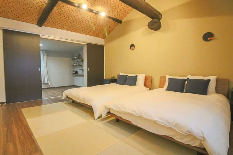 G46: Warm wood texture-2