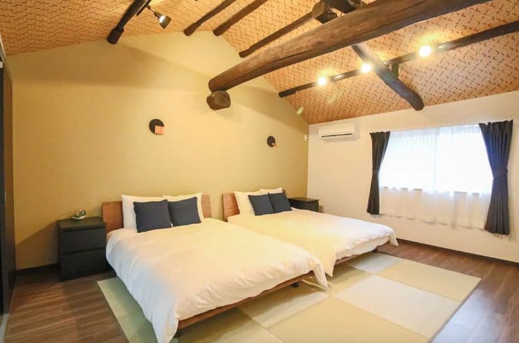 G46: Warm wood texture-1