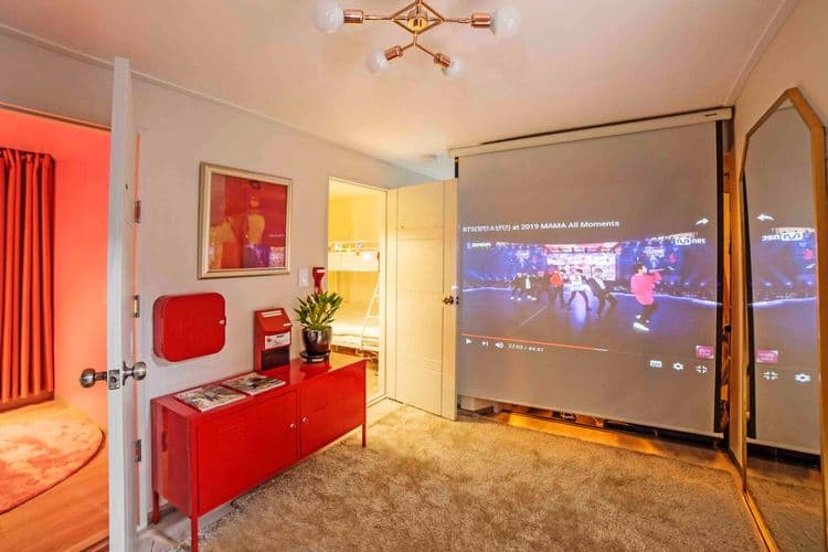 BoraBora (3 minutes to Itaewon Station, convenient transportation, mini theater)-1